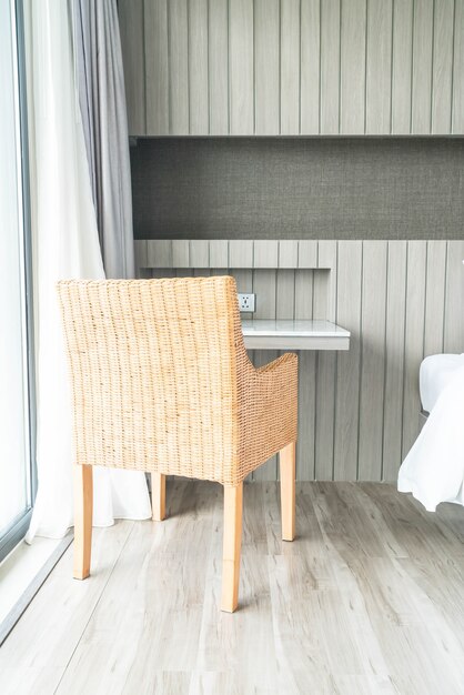 Hermosa almohada de lujo en la decoración del sofá en el interior del salón para el fondo