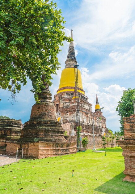 Hermosa arquitectura antigua histórica de Ayutthaya en Tailandia