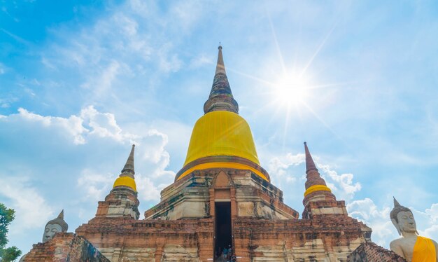 Hermosa arquitectura antigua histórica de Ayutthaya en Tailandia