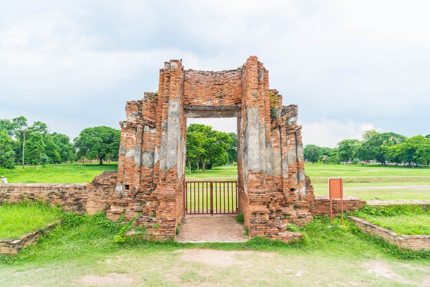 Hermosa arquitectura antigua histórica de Ayutthaya en Tailandia