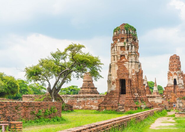 Hermosa arquitectura antigua histórica de Ayutthaya en Tailandia