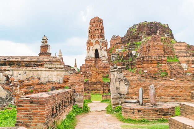 Hermosa arquitectura antigua histórica de Ayutthaya en Tailandia