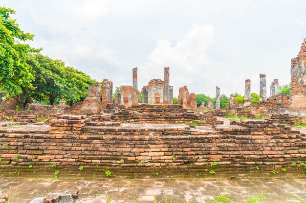 Hermosa arquitectura antigua histórica de Ayutthaya en Tailandia