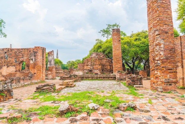 Hermosa arquitectura antigua histórica de Ayutthaya en Tailandia