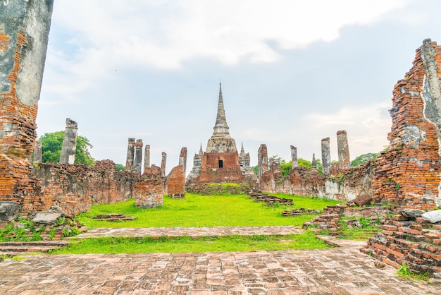 Hermosa arquitectura antigua histórica de Ayutthaya en Tailandia