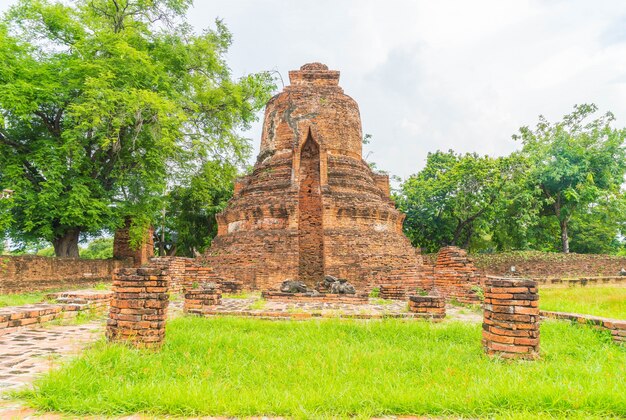 Hermosa arquitectura antigua histórica de Ayutthaya en Tailandia