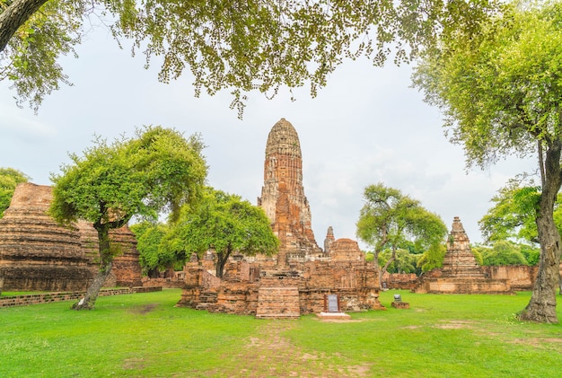 Foto gratuita hermosa arquitectura antigua histórica de ayutthaya en tailandia