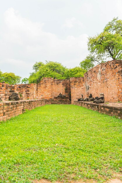 Hermosa arquitectura antigua histórica de Ayutthaya en Tailandia