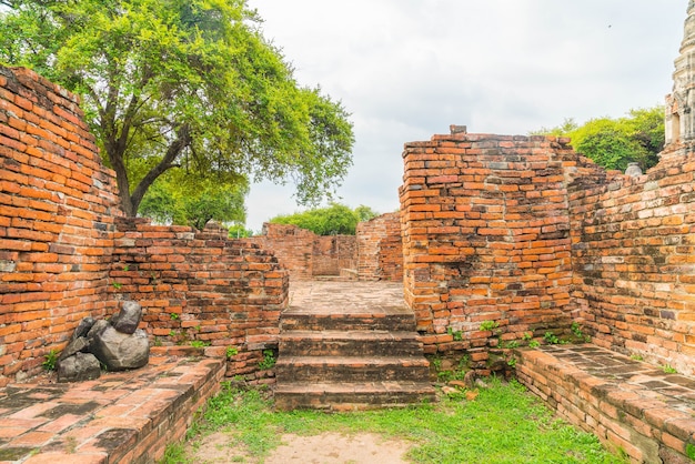 Hermosa arquitectura antigua histórica de Ayutthaya en Tailandia