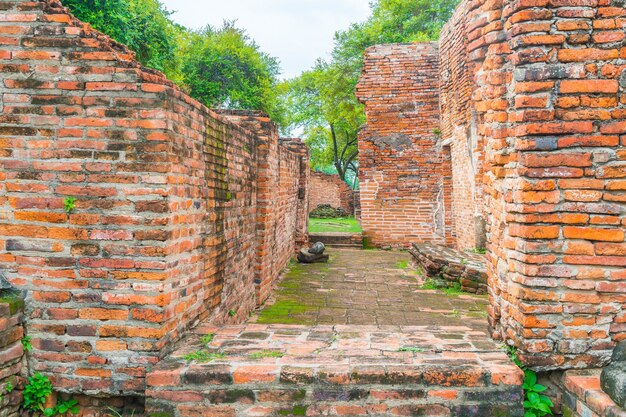 Hermosa arquitectura antigua histórica de Ayutthaya en Tailandia