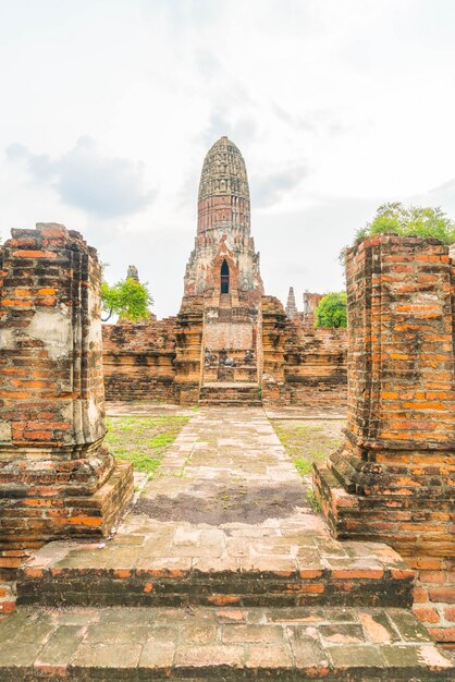 Hermosa arquitectura antigua histórica de Ayutthaya en Tailandia