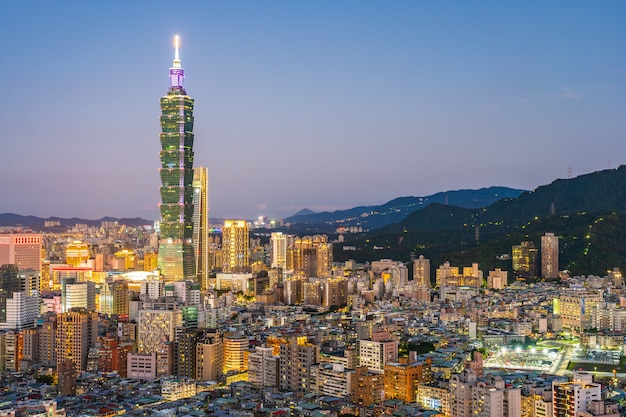 Foto gratuita hermosa arquitectura de la ciudad de taipei