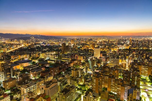 Foto gratuita hermosa arquitectura de la ciudad de taipei