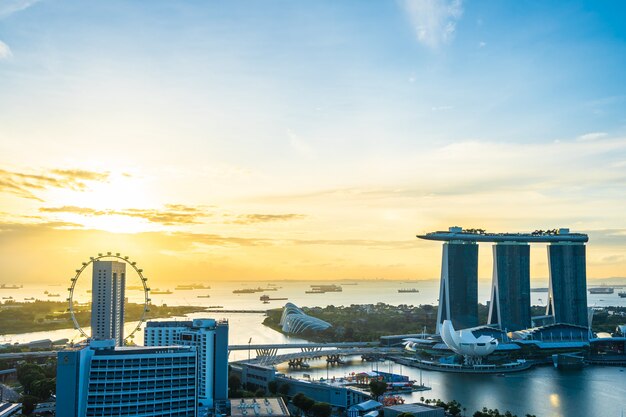 Hermosa arquitectura edificio paisaje urbano exterior en el horizonte de la ciudad de Singapur