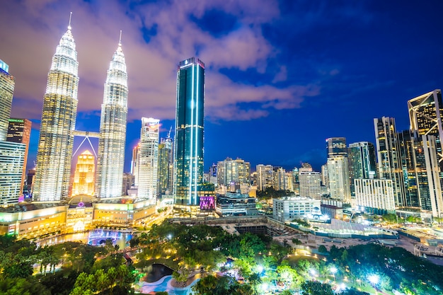 Hermosa arquitectura exterior del edificio en la ciudad de Kuala Lumpur en Malasia