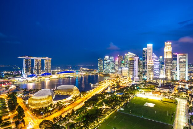 Hermosa arquitectura exterior del edificio de la ciudad de singapur