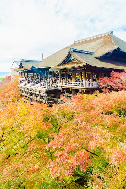 Hermosa arquitectura en el templo de Kiyomizu en Kyoto Japón