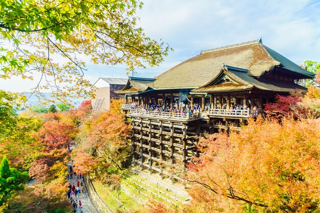 Hermosa arquitectura en el templo de Kiyomizu en Kyoto Japón