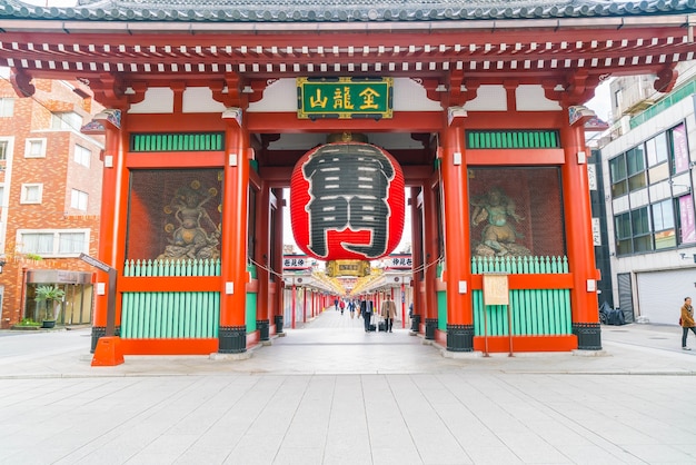 Foto gratuita hermosa arquitectura en el templo de sensoji alrededor del área de asakusa en japón