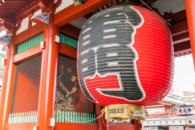 Foto gratuita hermosa arquitectura en el templo de sensoji alrededor del área de asakusa en japón