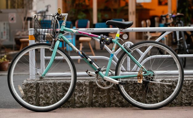 Hermosa bicicleta con canasta