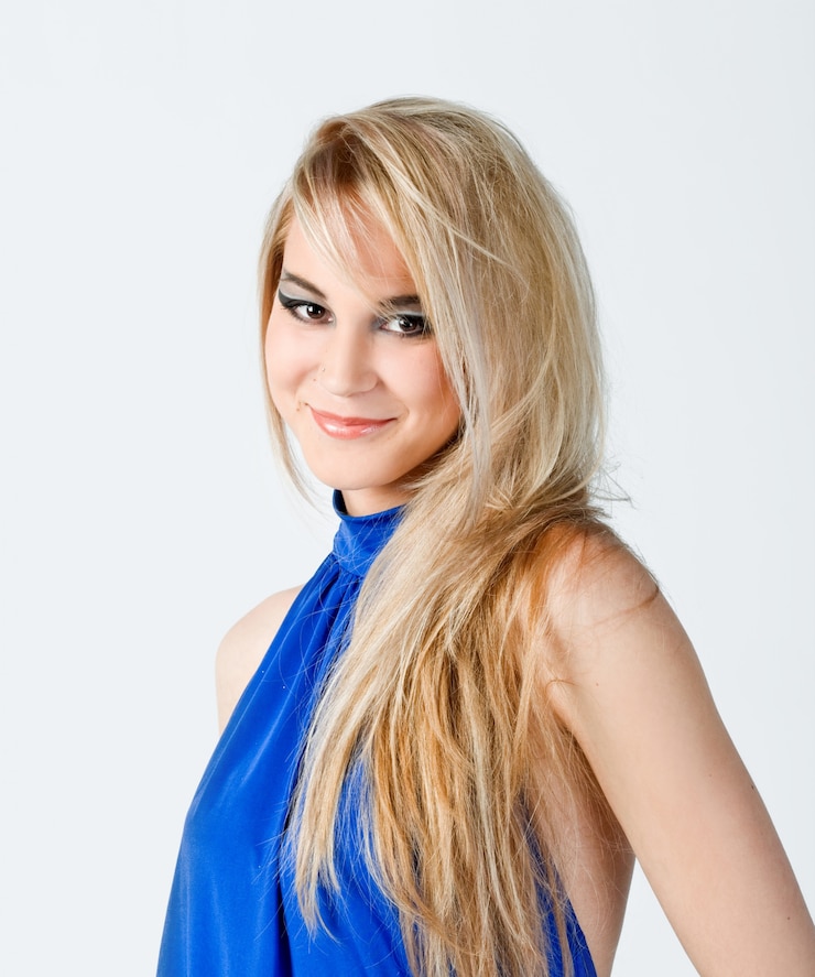 Foto gratuito hermosa chica rubia