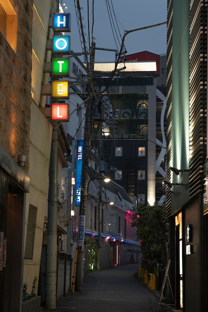 Hermosa ciudad de japón por la noche