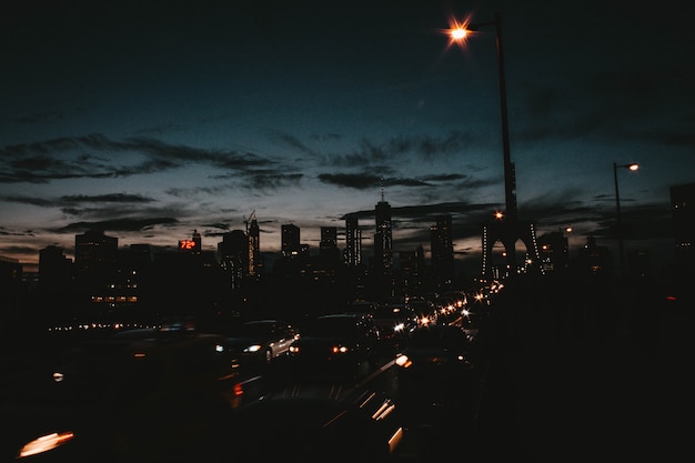 Hermosa ciudad de Manhattan en la noche