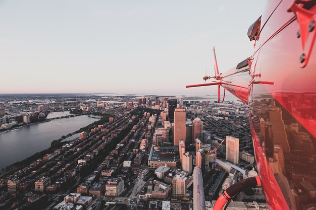 Hermosa ciudad urbana tomada desde un helicóptero