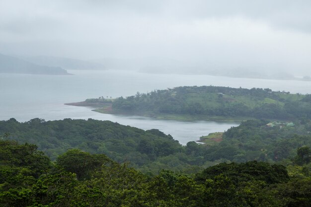 Hermosa costa tropical del pacífico en costa rica