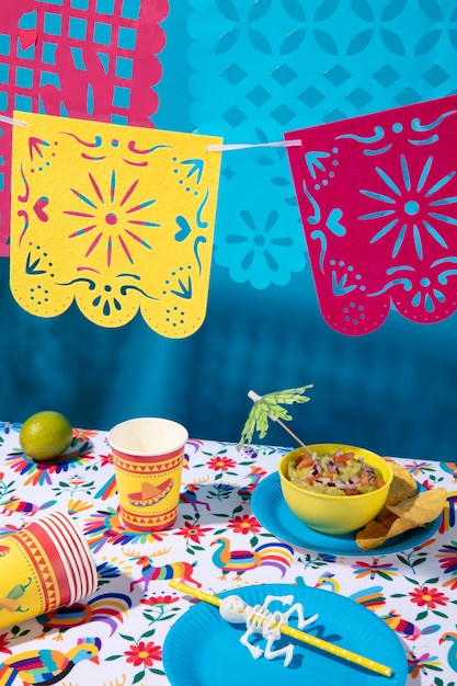 Hermosa decoración de fiesta mexicana con comida