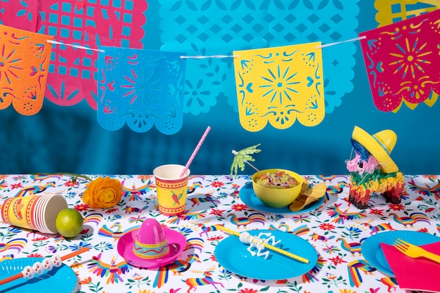 Hermosa decoración de fiesta mexicana con comida