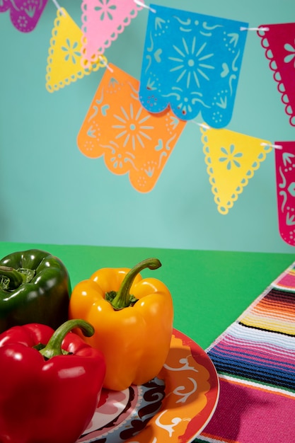 Hermosa decoración de fiesta mexicana con comida