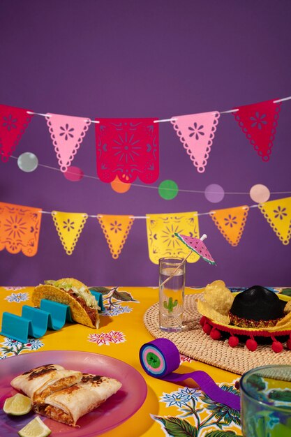 Hermosa decoración de fiesta mexicana con comida