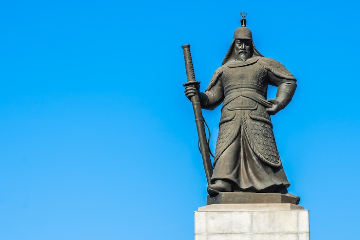 Foto gratuito hermosa estatua del almirante yi sun shin
