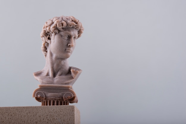 Hermosa figura romana tallada