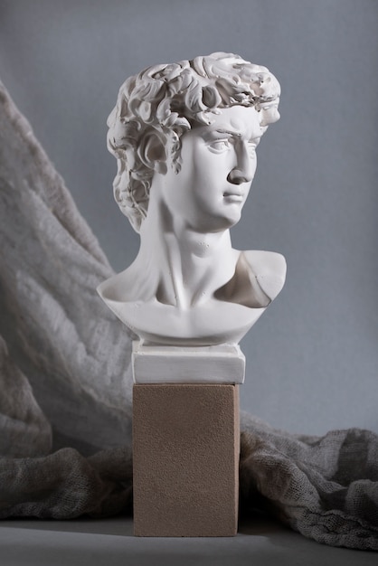 Foto gratuita hermosa figura romana tallada