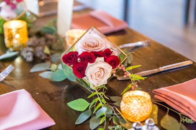 Hermosa foto de la decoración floral de la boda original.