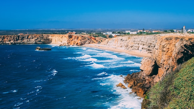 Hermosa foto de la fortaleza de Sagres en Portugal