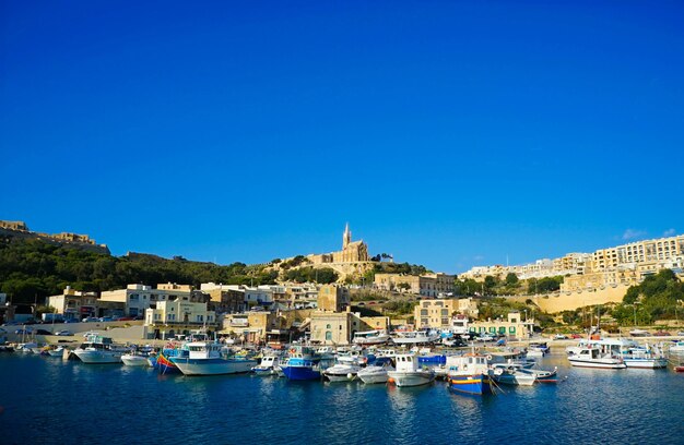 Hermosa foto de la isla de Gozo en Malta en invierno