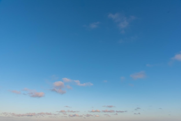 Foto gratuita una hermosa foto del mar y el cielo.