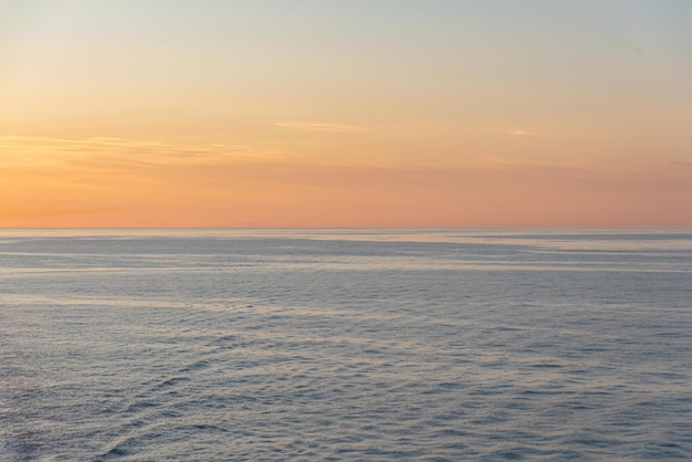 Foto gratuita una hermosa foto de las olas del mar