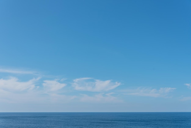 Foto gratuita una hermosa foto de las olas del mar