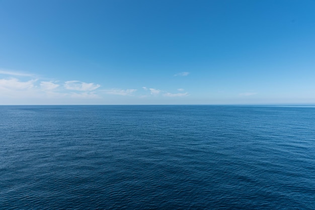 Una hermosa foto de las olas del mar