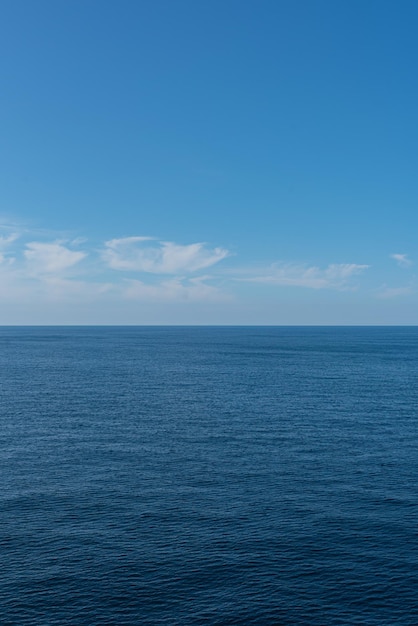 Foto gratuita una hermosa foto de las olas del mar