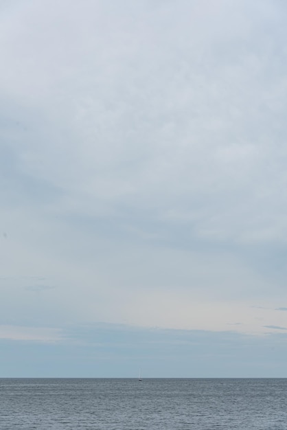 Foto gratuita una hermosa foto de las olas del mar