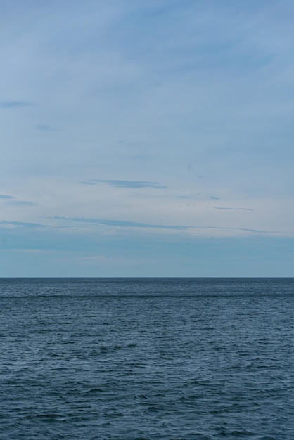 Foto gratuita una hermosa foto de las olas del mar