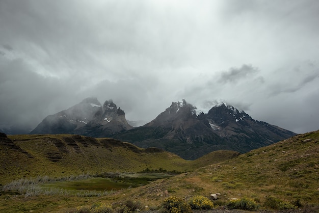 Hermosa foto de un paisaje del Parque Nacional Torres del Paine en Chile