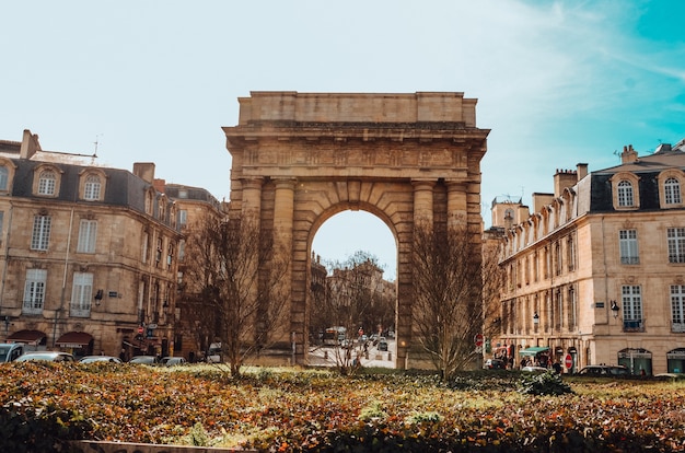 Hermosa foto de la puerta de Borgoña en Burdeos, Francia