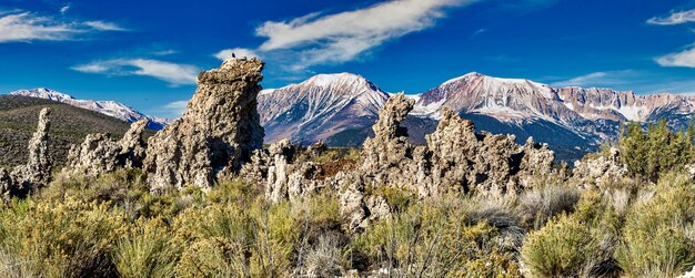 Hermosa foto de Tufa Towers en Mono Lake Tufa State Natural Reserve en California